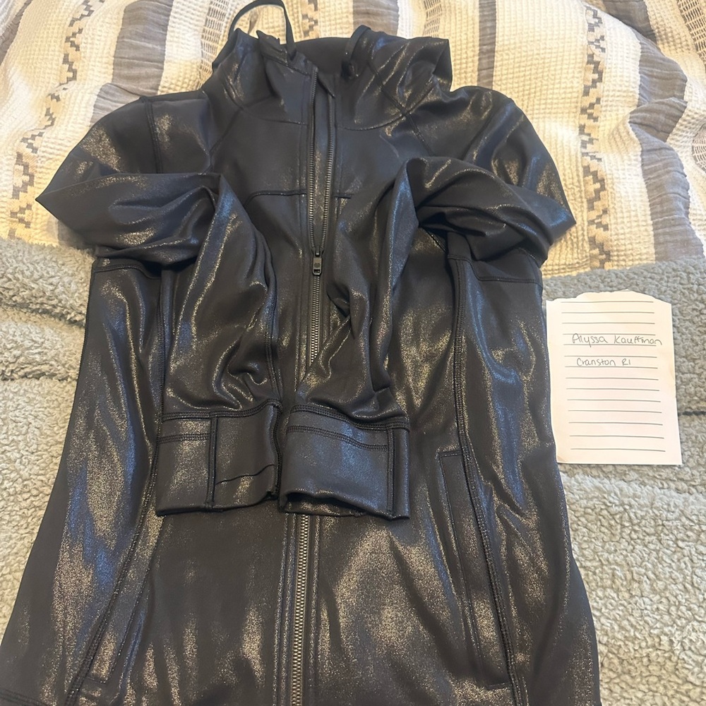 Lululemon NWOT LIMITED EDITION zip up size 12